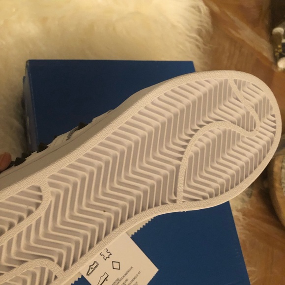 BNWT Rare Limited edition Adidas Dot Studded womens Superstars in size 6!!! - Picture 8 of 16